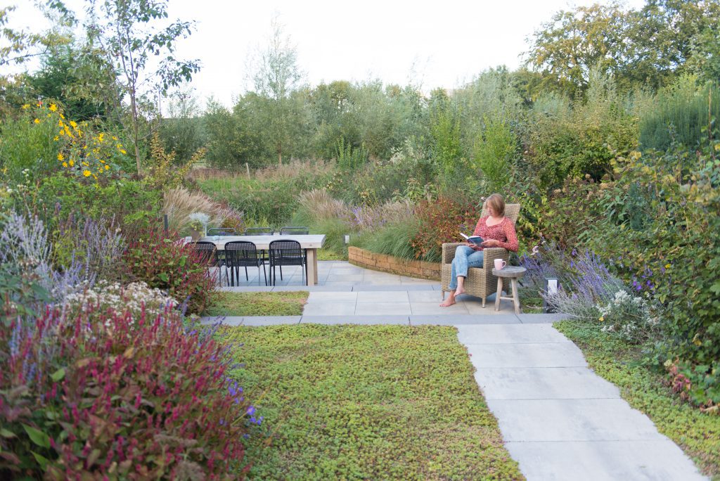 Tuin zonder schutting en toch privacy tov buren, Dit kan ook in een woonwijk